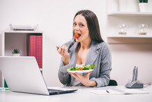 Tips On How to Stay Fit While Working From Home Tips On How to Stay Fit While Working From Home