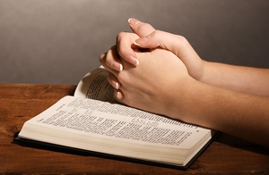 hands-on-bible.jpg_300x200.jpg